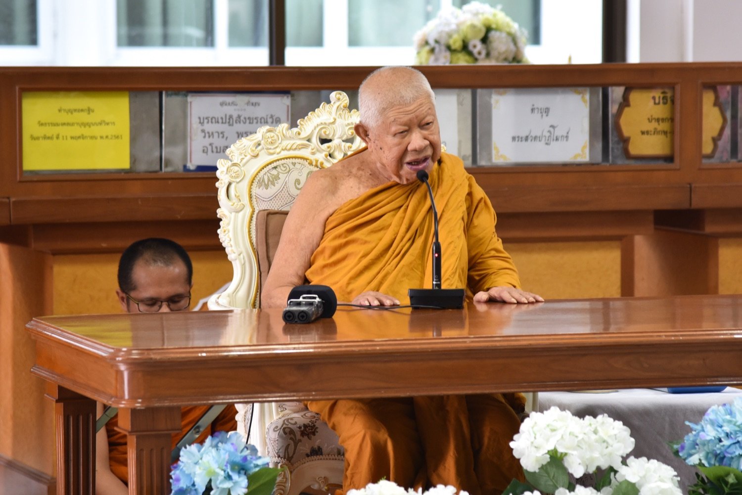 หลวงพ่อวิริยังค์แสดงธรรม