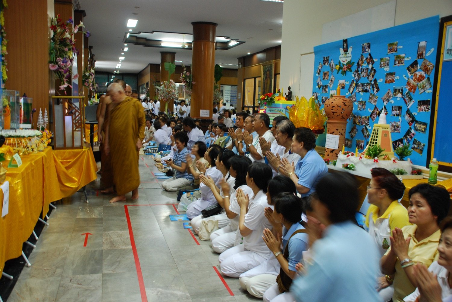 หลวงพ่อวิริยังค์ท่ามกลางศรัทธาสาธุชน