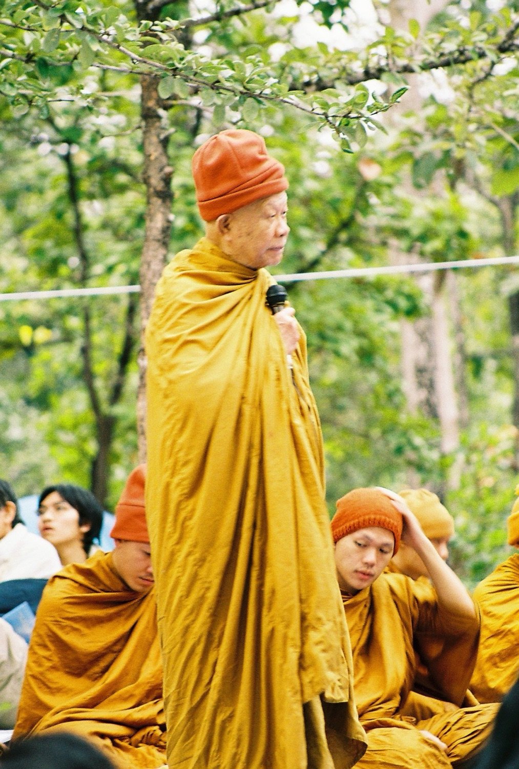 หลวงพ่อวิริยังค์ในป่า
